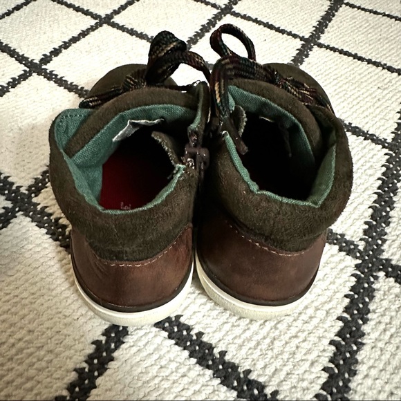 Lot of Pre-owned boy’s shoes sizes 6 / 7 / 8 - Picture 7 of 12